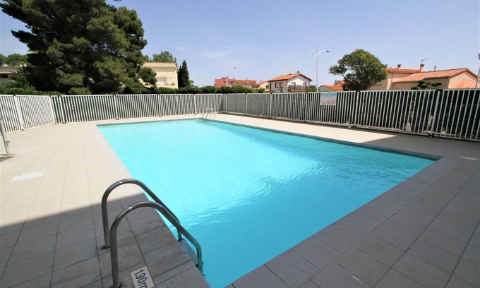 Les Arenes Apartamento | Studio for 4 with swimming pool and parking