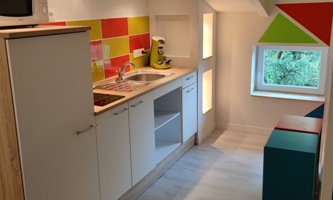 Saint-Christol-Les-Ales Apartamento | Studio Harlequin, very colorful ideal for young people.