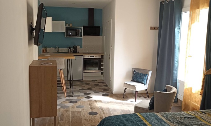 Saint-Clement-des-Levees Casa | Studio in the heart of a village on the banks of the Loire