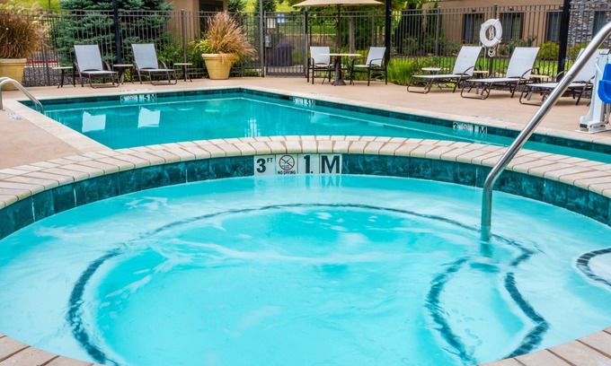 Independence Apartamento | Studio | Free Breakfast. Outdoor Pool & Hot Tub