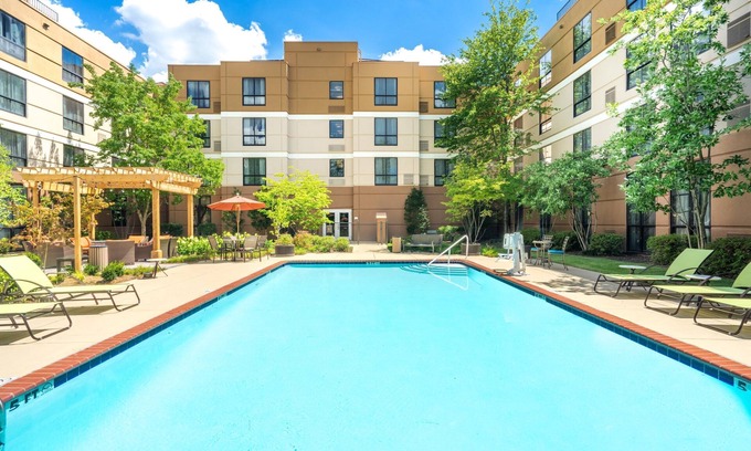 White Station Apartamento | Studio | Free Breakfast. Outdoor Pool. Gym.