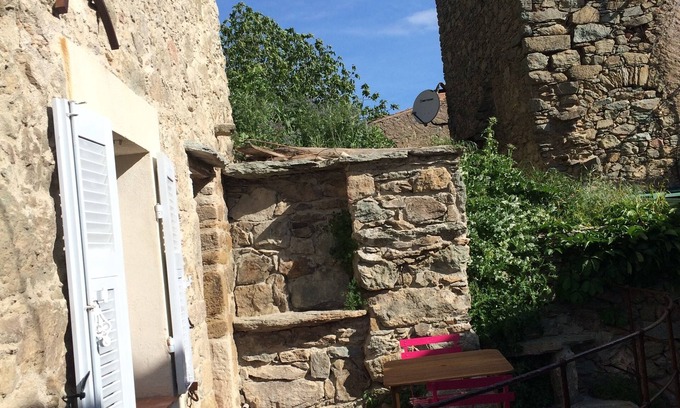 Castifao Apartamento | ESTUDIO completamente reformado en casa de piedra corsa