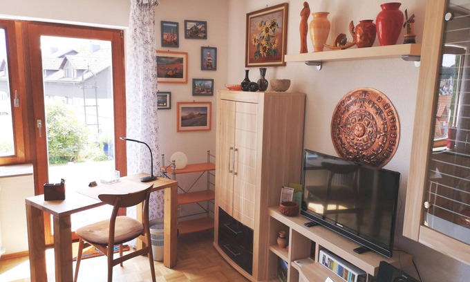 Sankt Georgen im Schwarzwald Apartamento | Estudio 'Haus Am Waldpark' con terraza privada, jardín privado y Wi-Fi