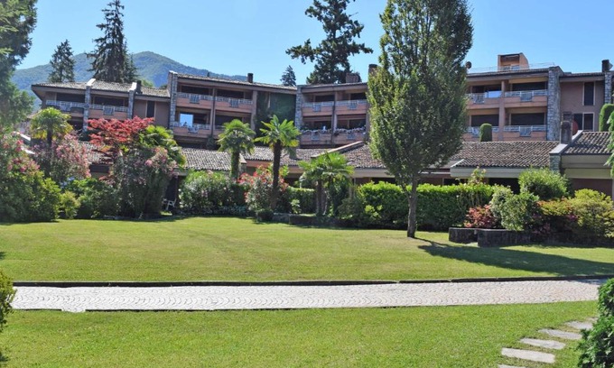 Porto Valtravaglia Apartamento | Studio Hermitage-14 by Interhome