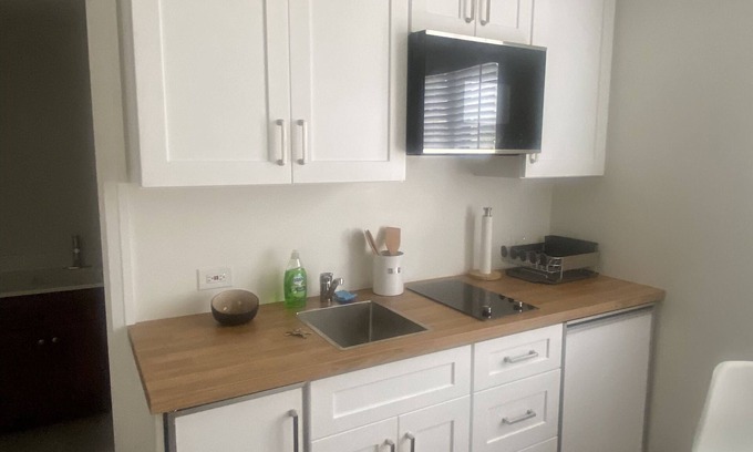 Granada Cabaña | Studio House in Prime Location - close to Siesta Key Beach and Downtown