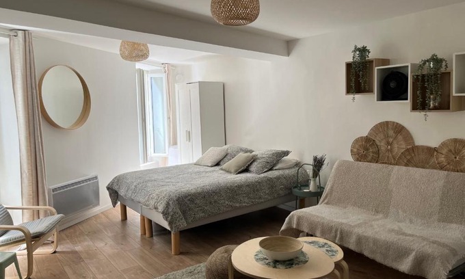Hyeres City Centre Apartamento | Studio Hyères -Rue piétonne Climatisation lit 160 tout équipé - Sabrina