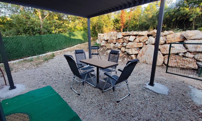 Saint-Vallier-de-Thiey Apartamento | Studio Indépendant Dans Maison Neuve
