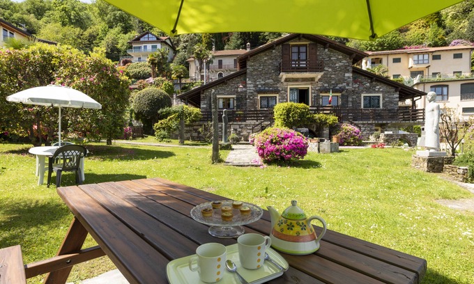 Carciano Chalet De Esquí | Estudio en chalet con vistas al lago de Stresa