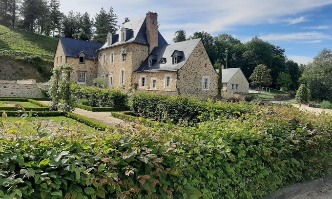 Fromentieres Apartamento | Studio in a 28-hectare property, with all modern conveniences, on the banks of the Mayenne river