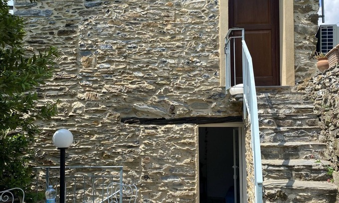 Borghetto d'Arroscia Apartamento | Studio in a quiet rustico near the beaches