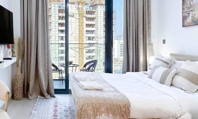 Nad Al Sheba Apartamento | Studio in Azizi Riviera Comfort and Convenience
