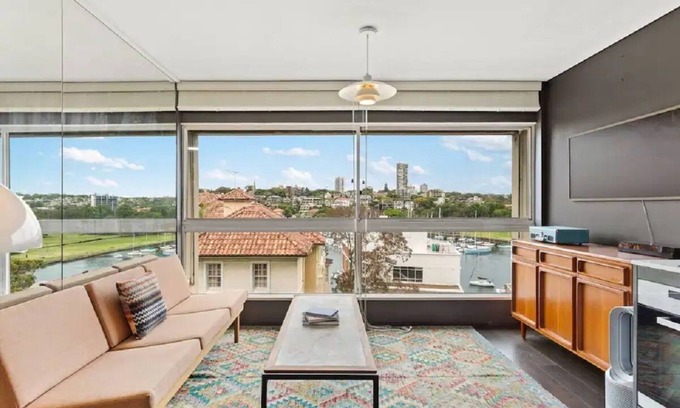 Elizabeth Bay Apartamento | Studio in Harry Seidler Apartment Block in Elizabeth Bay pad with Water Views