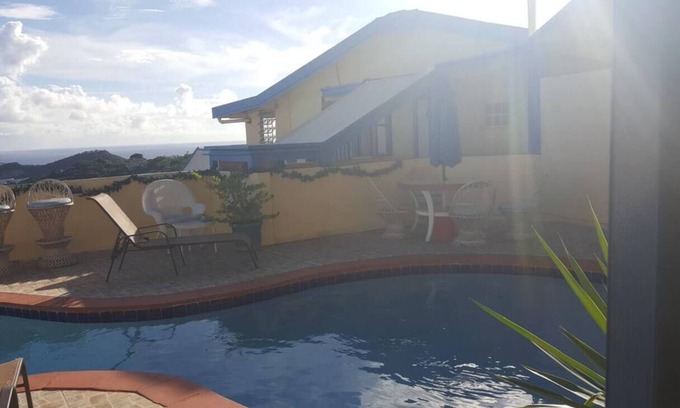 Altona Casa | Studio in St. Thomas Sunset Gardens Guesthouse