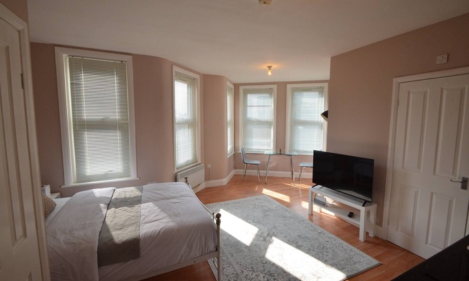 Walthamstow Apartamento | Studio in the Heart of Walthamstow Village