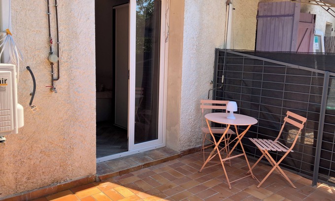 Roquefort-les-Pins Apartamento | Studio in villa on the Côte d'Azur