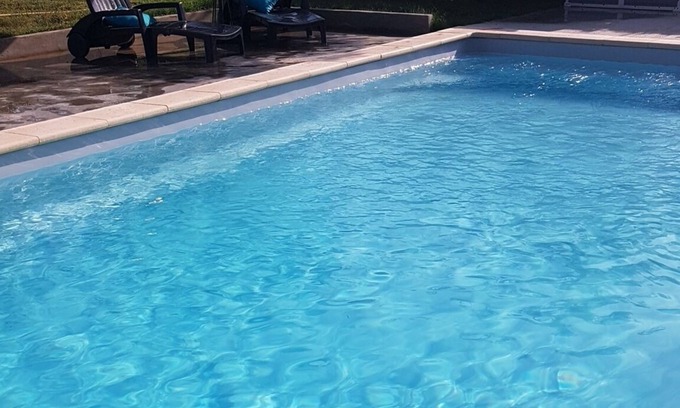 Les Angles Apartamento | Estudio en villa con jardín y piscina.