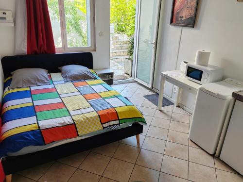 La Terrasse Apartamento | Studio indépendant, avec piscine et jardin, direct gare aéroport, 1 lit pour 2 personnes Direct Gare Aéroport