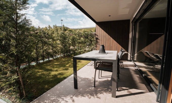 Saltusio Apartamento | Apartamento estudio 'Garden Lodge Exclusive Two' con vistas a la montaña, terraza privada y Wi-Fi