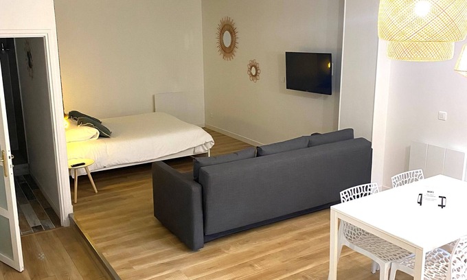 Le Creusot Apartamento | Studio Jardin -Estudio-Estándar-Baño en la habitacion-Vista al Jardín