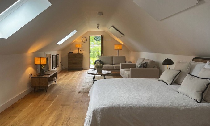 Bettws Newydd Apartamento | Studio-King Bed-Wye Valley Views