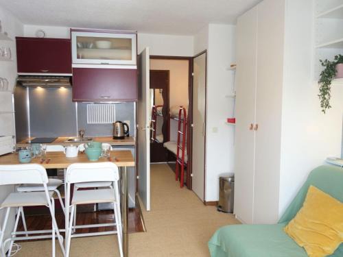 Demi-Quartier Apartamento | Studio Le Sapin by Interhome