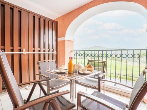 Cap Esterel Apartamento | Studio Le Village - C3 217 by Interhome