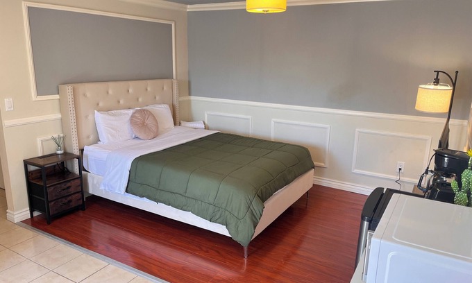 Walnut Apartamento | Studio Living / Quiet Neighborhood / Near Airport