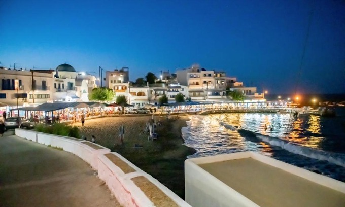 Apollonas Casa | STUDIO MAIRA seafront in to the blue