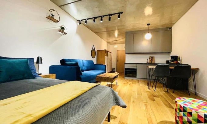 Gliwice Apartamento | Studio Mango w/Patio & Parking