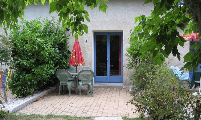 Talais Apartamento | Estudio intermedio para 4 personas, piscina, terraza jardín.