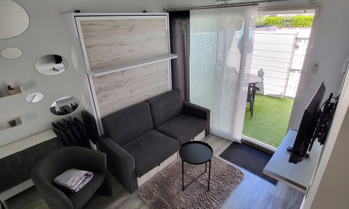 Saint-Bres Apartamento | Estudio-Confortable-Baño con ducha-Terraza