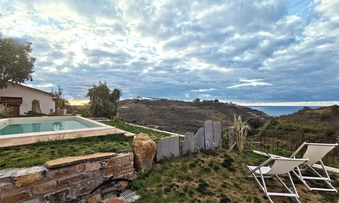 Pompeiana Apartamento | Casa vacacional con terraza, muebles de jardín y piscina