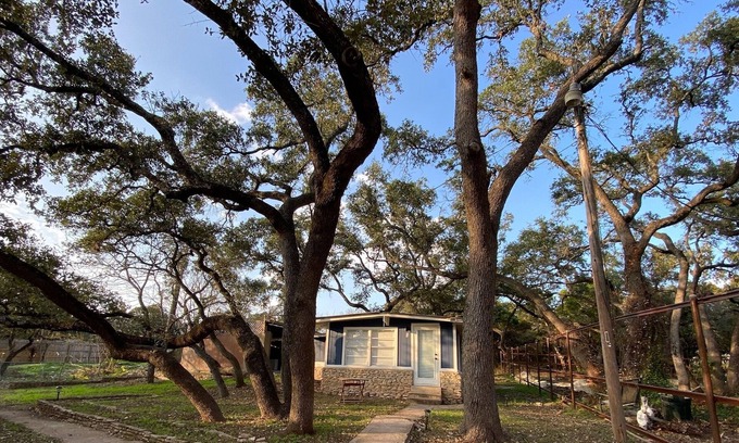 Leander Casa | Studio near Lake Travis | Free On-Site Boat Parking