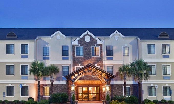 Eden Apartamento | Estudio cerca del aeropuerto de Savannah | Acceso a la piscina estacional + desayuno gratis