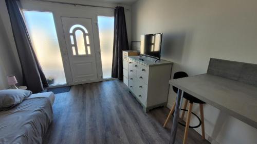 Tarbes Apartamento | Studio NEUF et élégant avec CLIM