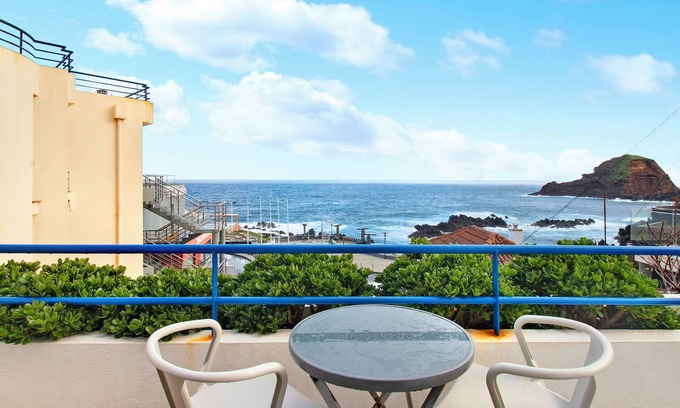 Porto Moniz Apartamento | Estudio 'Ninho Gaivota' con Impresionantes Vistas al Mar, A/C, Wi-Fi y Balcón