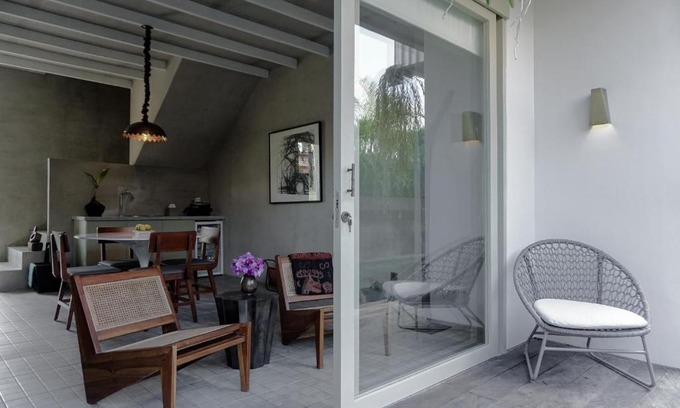 Laksmana Hotel | Studio O - 2 Floor Studio, Central Seminyak Walk to Beach