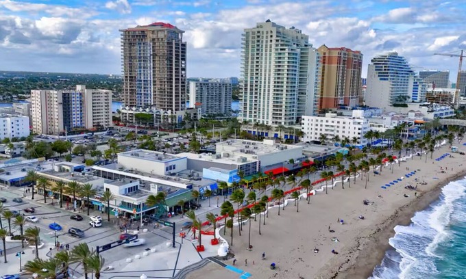 Central Beach Condominio | Studio off Las Olas- Steps to the Beach