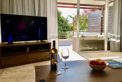 Loutraki-Agioi Theodoroi Apartamento | Studio on the beach