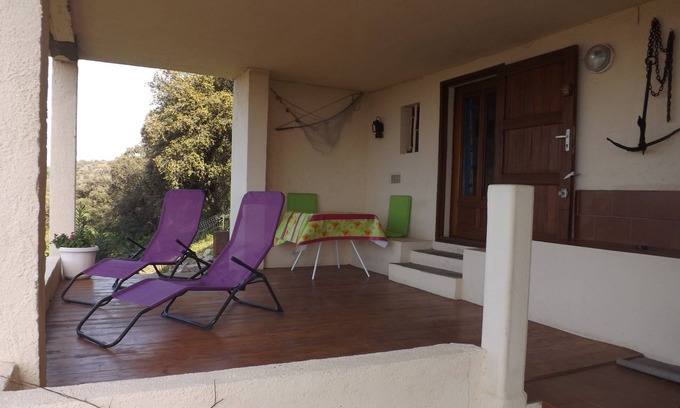 Corbara Apartamento | ESTUDIO en la planta baja de una casa en terrenos arbolados estacionamiento privado