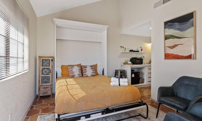 Las Casitas del Sur Apartamento | Studio on the Lake w/Pool, Hot Tub & Tennis