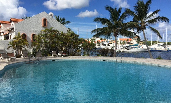 Pelican Key Apartamento | Estudio sobre el agua en el Simpson Bay Yacht Club