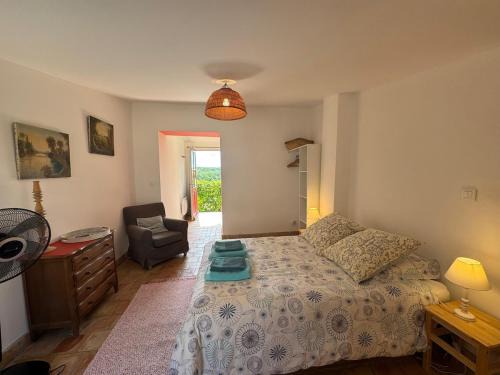 Rognes Apartamento | Studio Ouest - Chambre avec vue vignoble - Domaine viticole Château Barbebelle Rognes - Proche d'Aix-en-Provence
