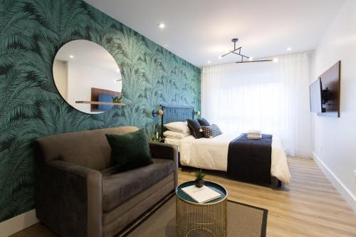 Little Italy Apartamento | Studio Palms Steps from JeanTalon Market Full Bath by Den Stays