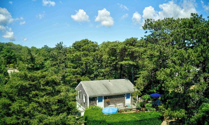 East Orleans Apartamento | Studio perfect for 3, Walk to Nauset Beach!