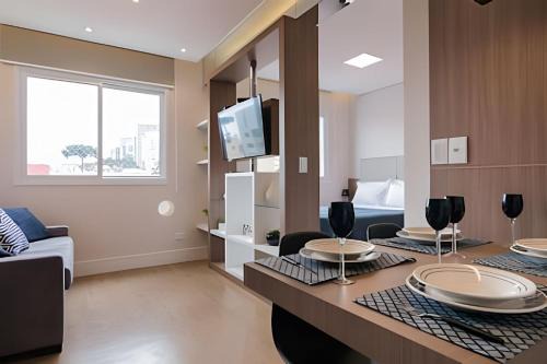 Reboucas Apartamento | Studio prox shopping Curitiba Wifi, TV a Cabo e ar by UROOMS