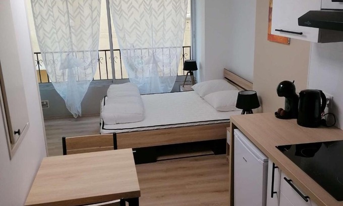 Amelie-les-Bains-Palalda Apartamento | Studio rénové lumineux au centre-ville d'Amélie-Les-Bains, proche Thermes et commodités - FR-1-659-61