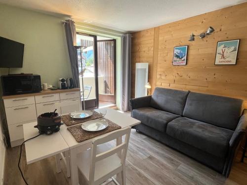 Samoens Apartamento | Studio rénové au centre village avec balcon et parking - FR-1-624-180