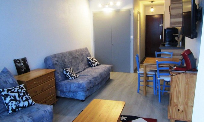 Villard-de-Lans Apartamento | Studio rénové au pied des pistes avec balcon – 4 pers, cuisine équipée, parking gratuit - FR-1-689-87