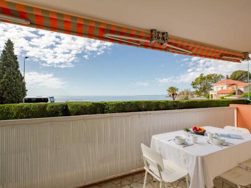 Boulouris-sur-Mer Apartamento | Studio Résidence Les Gemeaux by Interhome